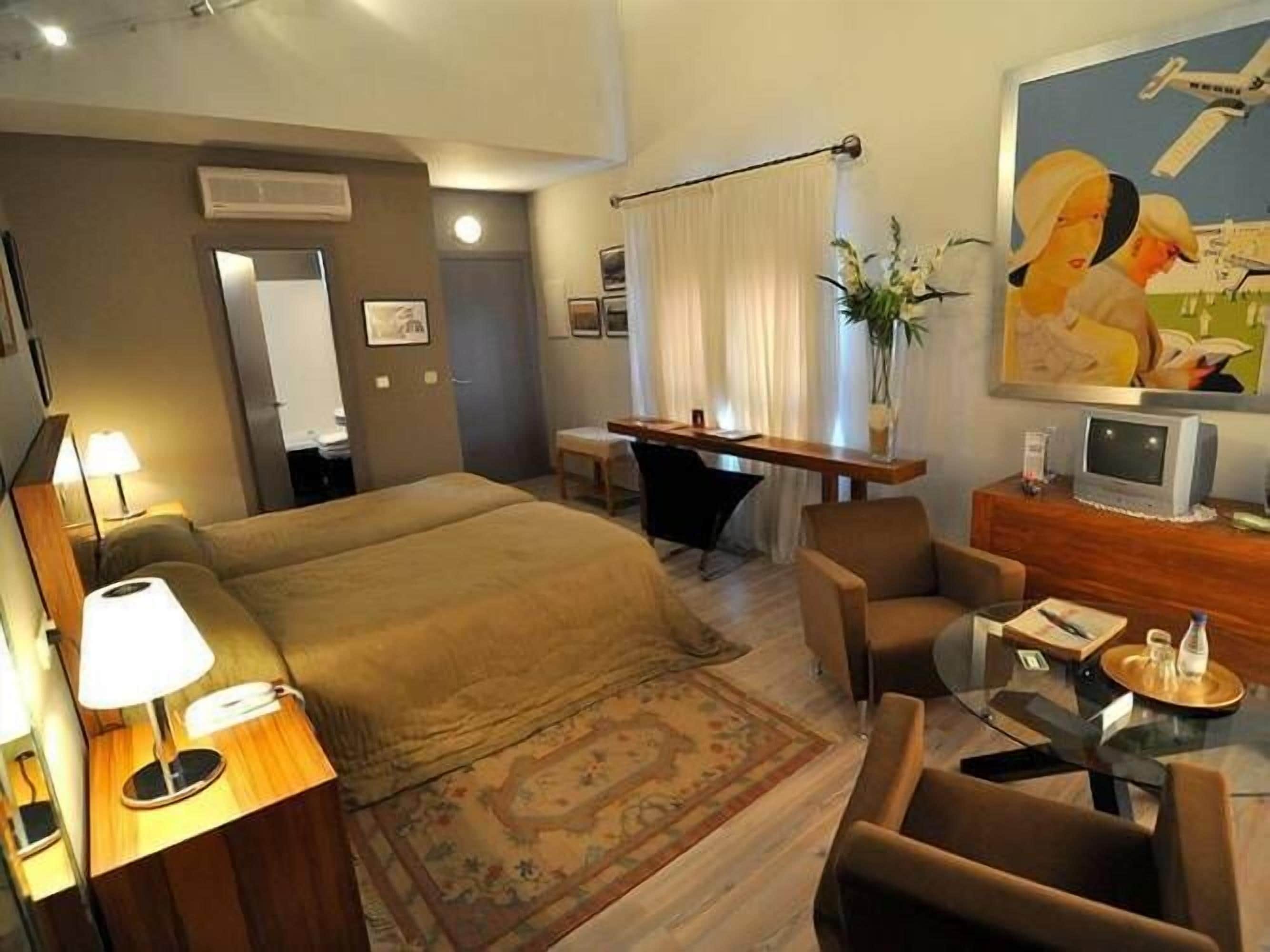 Habitación Deluxe doble | Caja fuerte, escritorio, cortinas opacas y wifi gratis