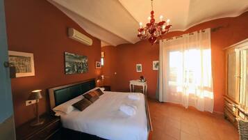 In-room safe, desk, blackout curtains, free WiFi