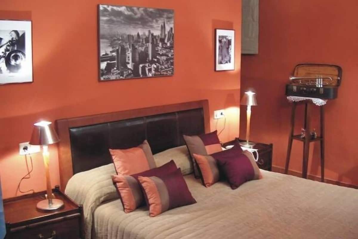 Double Room | In-room safe, desk, blackout drapes, free WiFi
