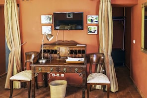 ห้องดับเบิล | ตู้นิรภัยในห้องพัก, โต๊ะทำงาน, ผ้าม่านกันแสง, Wi-Fi ฟรี