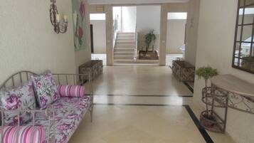 Pintu masuk properti