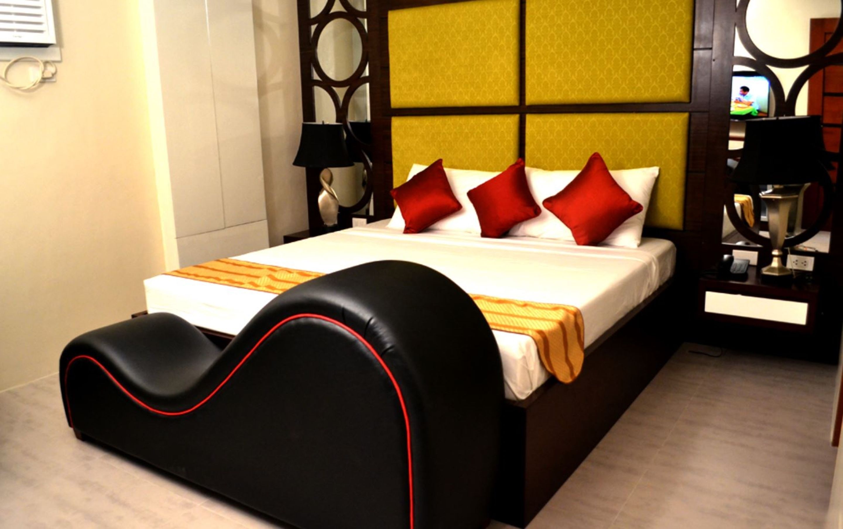 Executive Loft Units  | Premium bedding, free WiFi, bed sheets