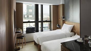 迷你吧、客房内保险箱、隔音、熨斗/熨板