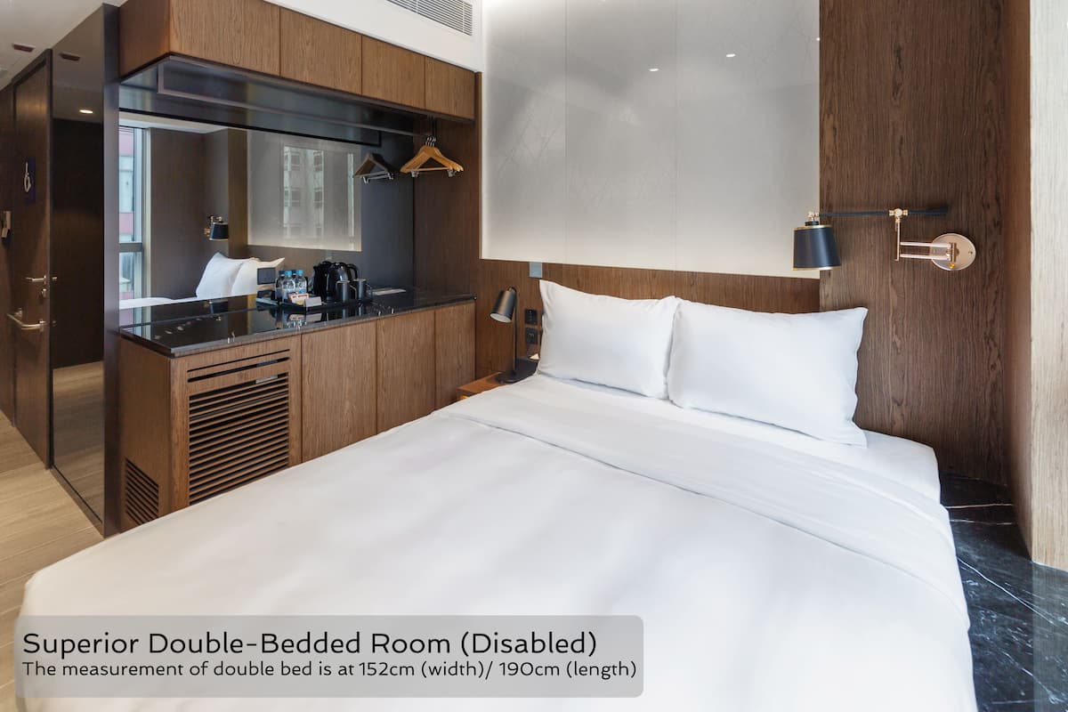 Habitación doble superior, 1 cama doble, accesible para personas con discapacidad (Disable Room) | Minibar, caja fuerte, sistema de insonorización