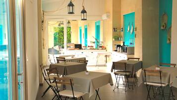 Petit déjeuner buffet compris tous les jours