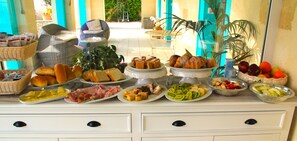 Tägliches inbegriffenes Frühstücksbuffet