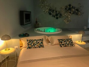 Deluxe dubbelrum | Minibar, individuell inredning, unika möbler och skrivbord