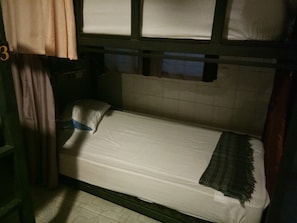 Mixed Dormitory with Shared Bathroom | Bügeleisen/Bügelbrett, kostenloses WLAN
