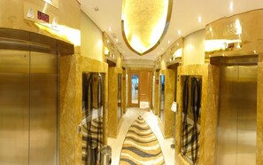 Interior entrance - Dubai huge terrace Penthouse with pool (Dubai)