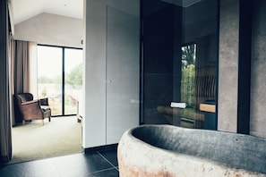 Room with Dry Sauna, Bathtub | Room amenity