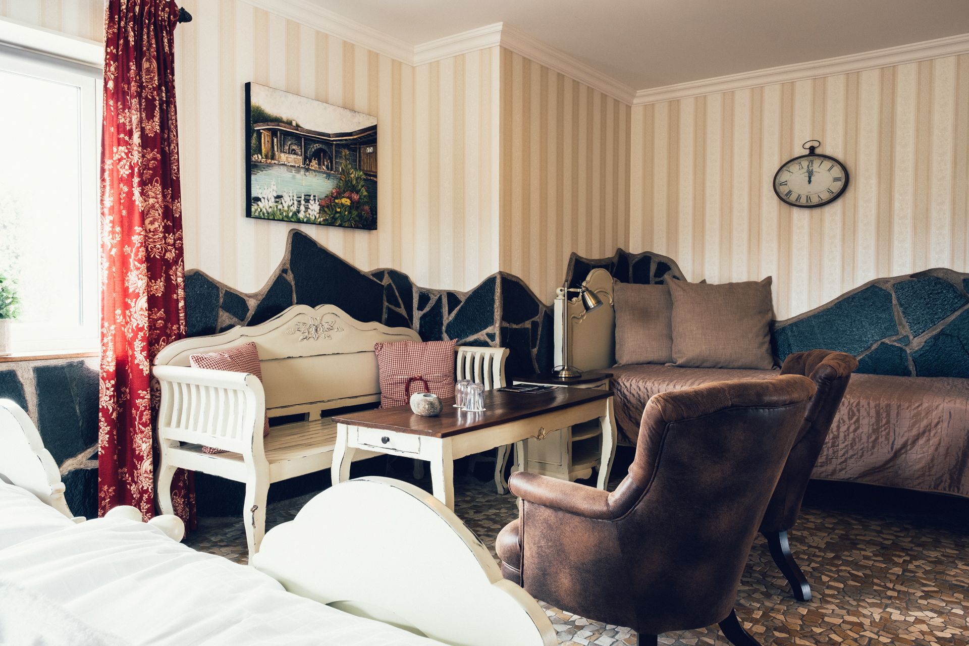 room, courtyard view | living area | flat-screen tv