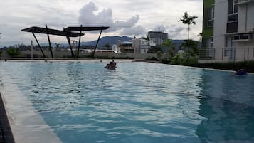 Hồ bơi ngoài trời