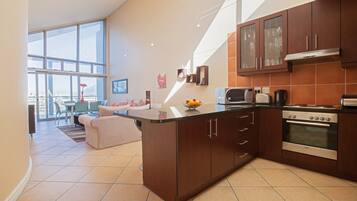 Apartment (1 Bedroom) | Private kitchen | Full-size fridge, microwave, oven, stovetop