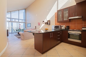 Apartment (1 Bedroom) | Private kitchen | Full-sized fridge, microwave, oven, stovetop