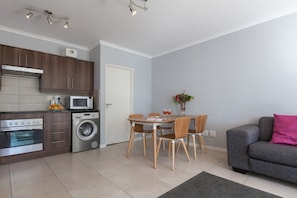 Appartement (1 Bedroom) | Repas dans la chambre