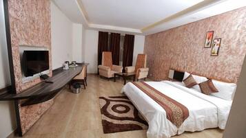 1 bedroom, premium bedding, in-room safe, desk
