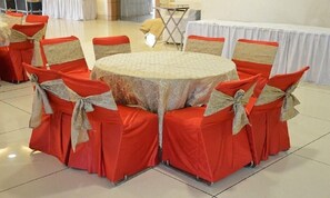 2 restaurants; breakfast, lunch, and dinner served - The Royal Paradise (Karnal)