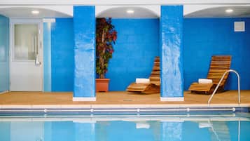 Indendørs pool, udendørs pool, liggestole