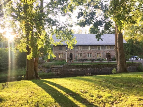 Enceinte de l’hébergement. Kungskvarnen Borgvik