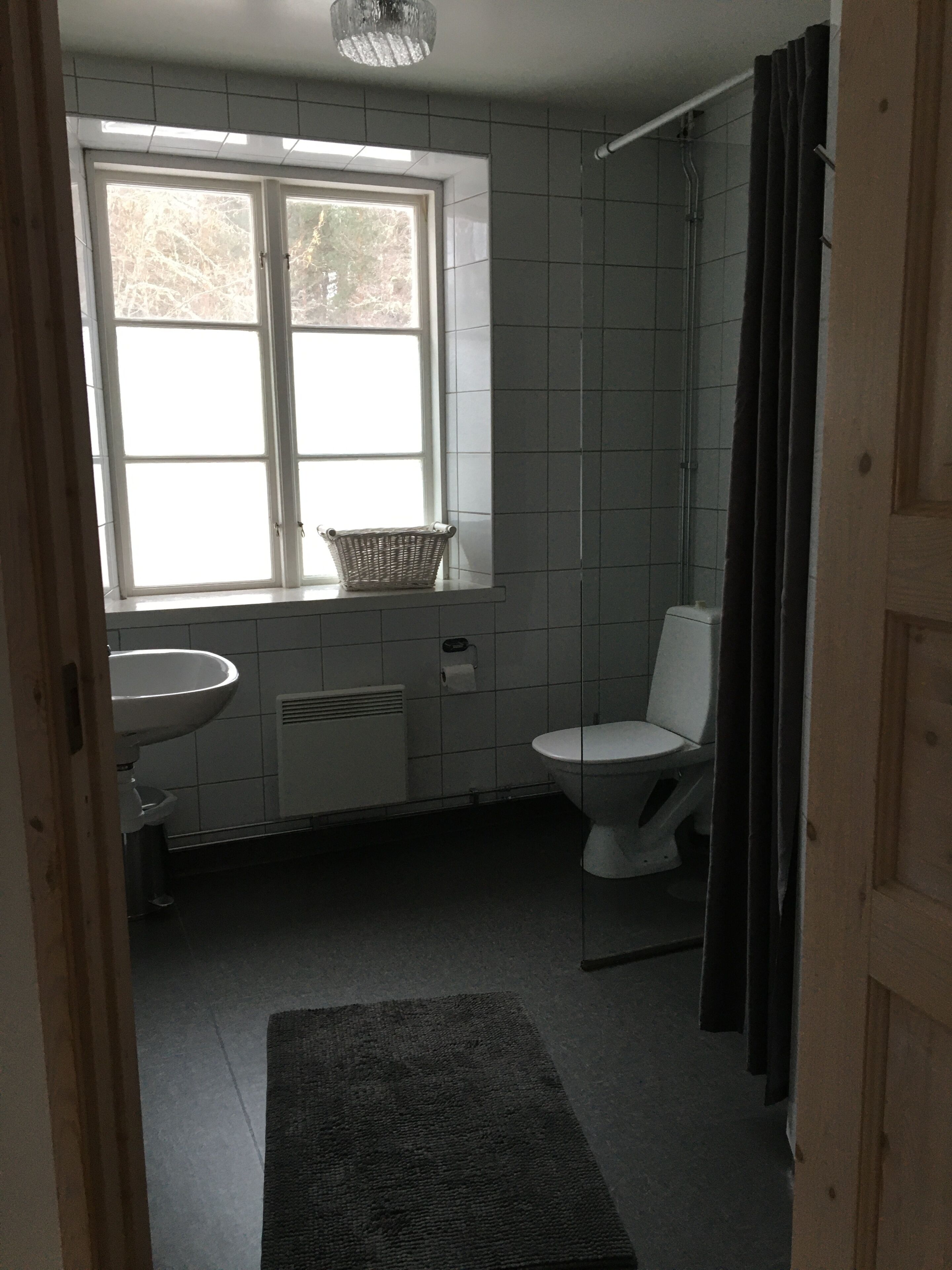 superior double room | bathroom | shower, free toiletries, towels