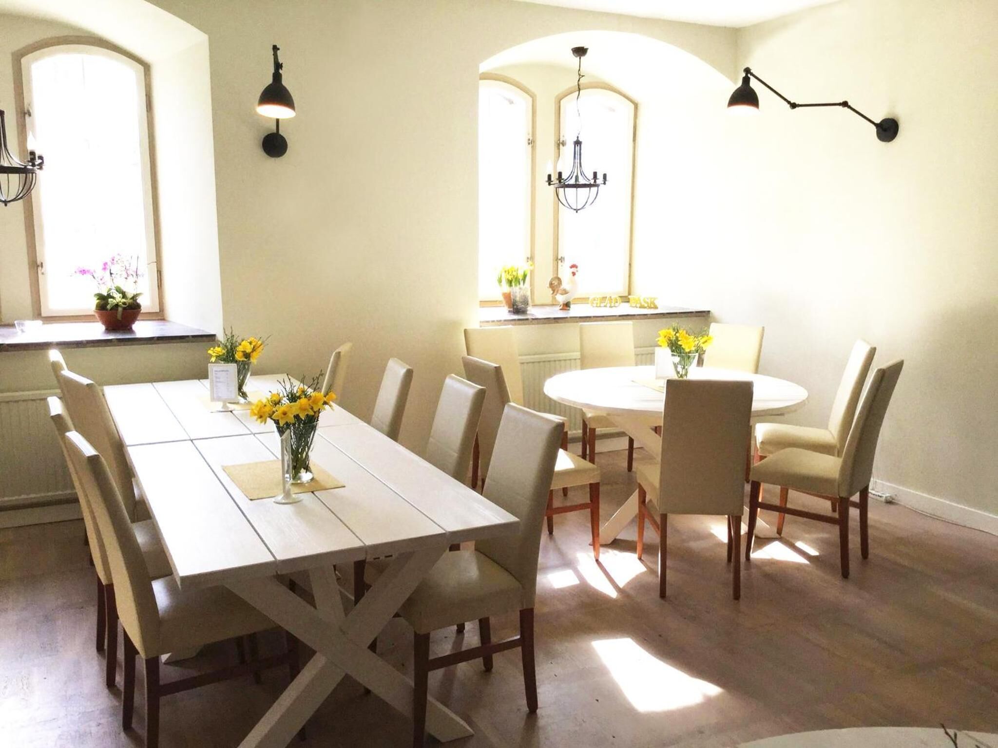 Lunch and dinner served, local cuisine