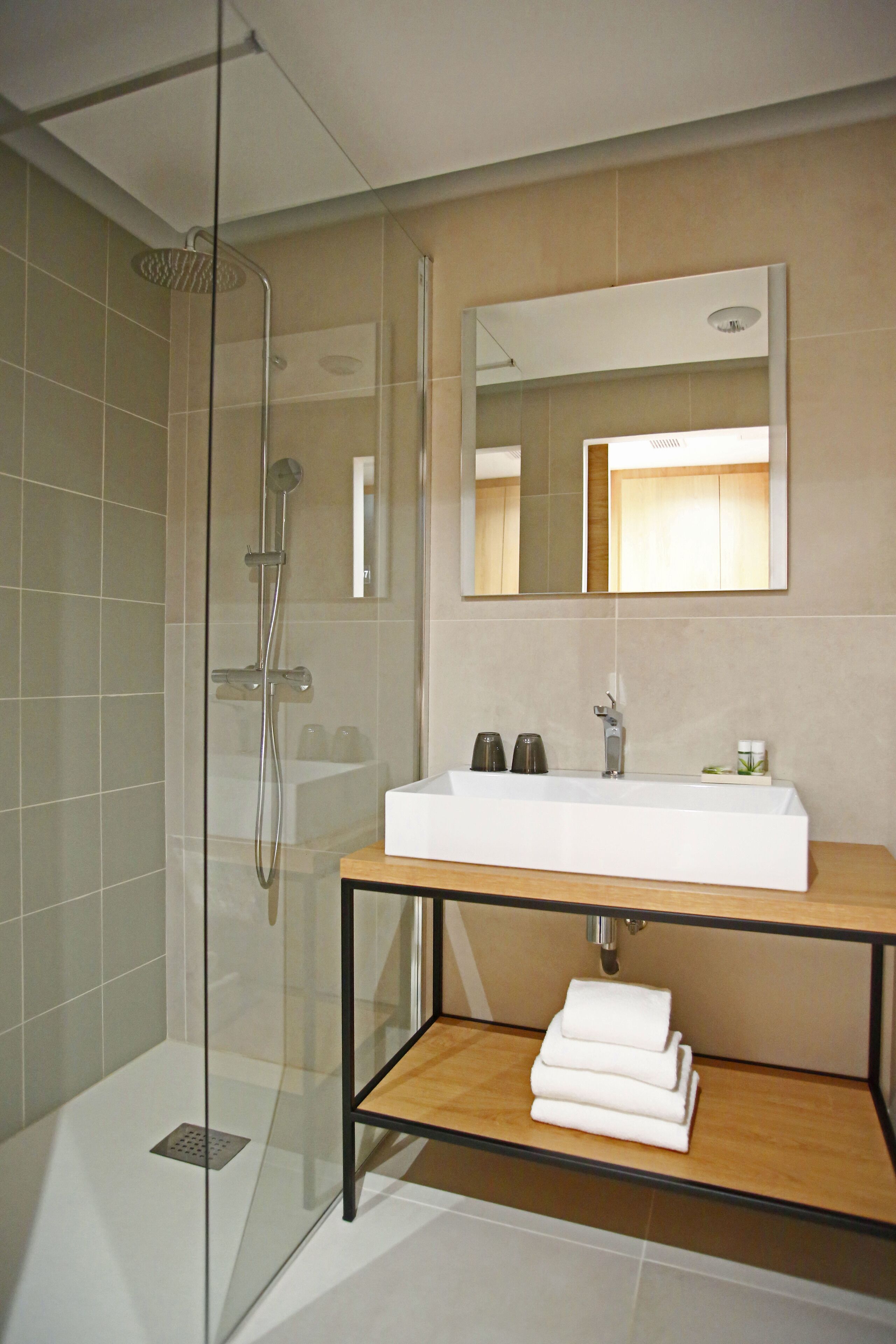 superior double room, sea view | bathroom | free toiletries, hair dryer, towels