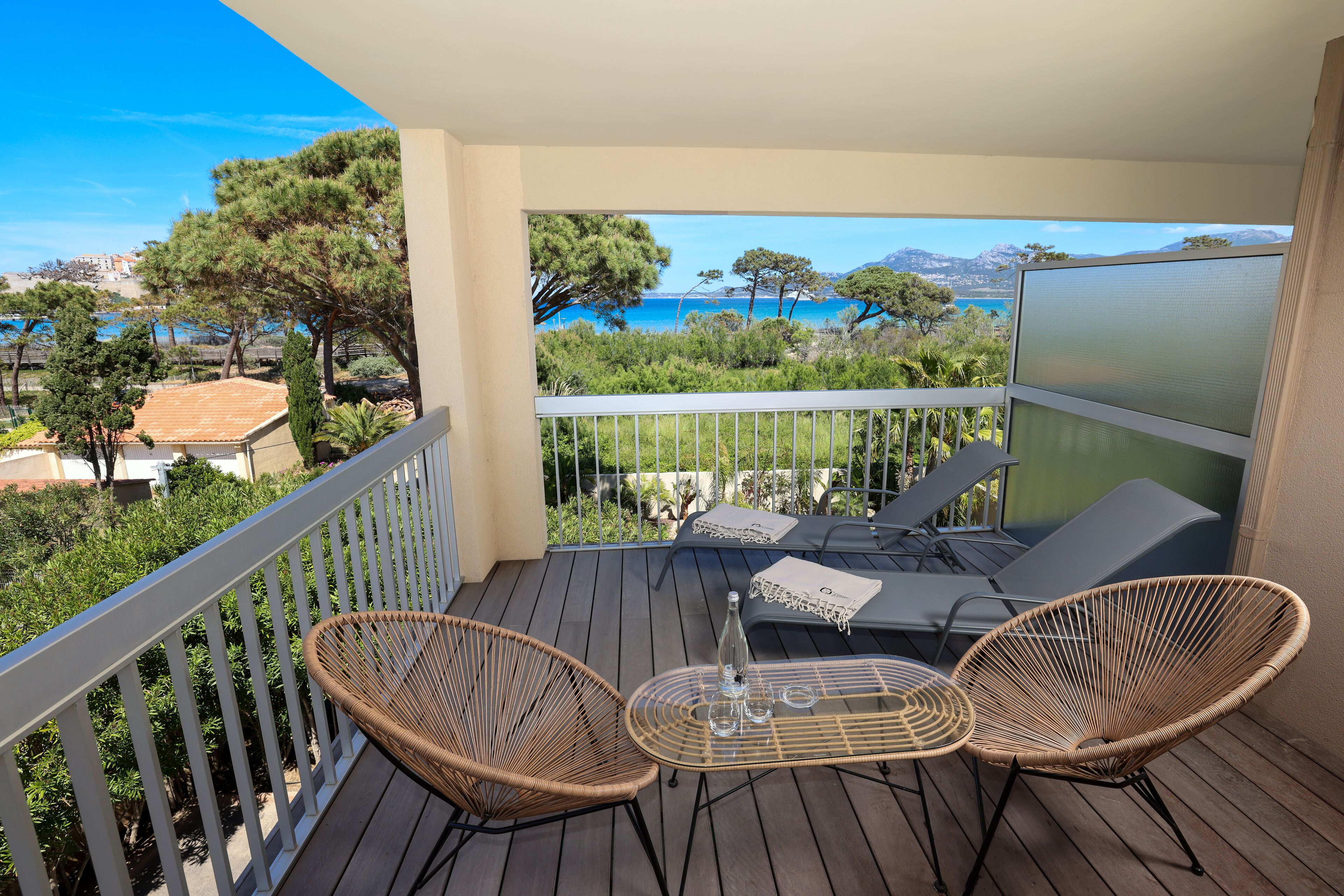 Superior Double Room, Sea View | Minibar, in-room safe, individually decorated, individually furnished