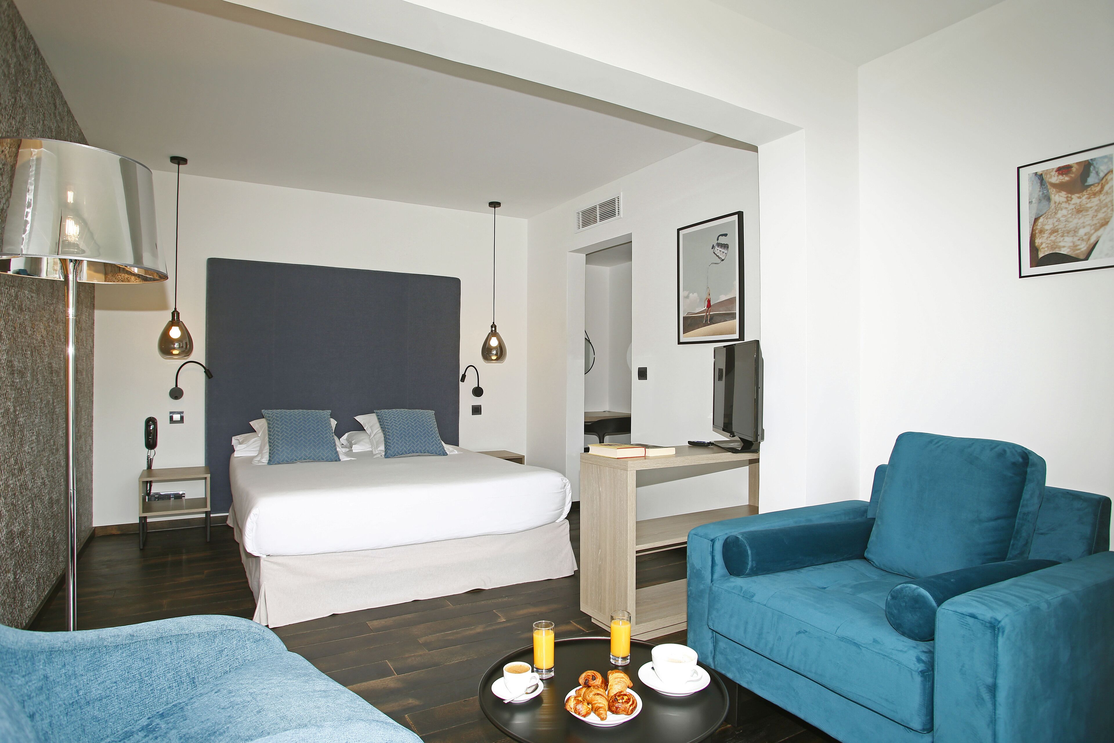 superior double room, city view | minibar, in-room safe, individually decorated, individually furnished