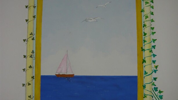 A window with a view of the sea, a sailboat, and seagulls. - Hotel Acquazzurra (Rimini)