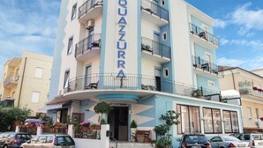 A multi-story hotel named "AQUAZURA" with balconies and a central entrance. - Hotel Acquazzurra (Rimini)