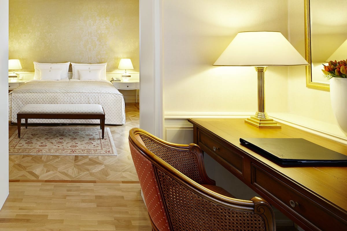 apartment suite | minibar, in-room safe, desk, blackout curtains