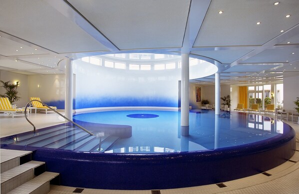 Indoor pool, outdoor pool - Colombi Hotel (Freiburg im Breisgau)