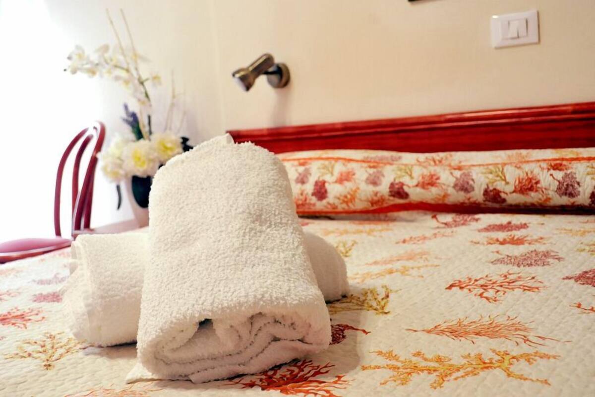 1 bedroom, in-room safe, desk, cots/infant beds