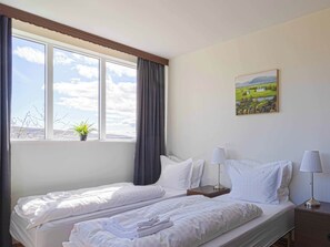 Triple Room, Private Bathroom | Desk, laptop workspace, blackout drapes, cribs/infant beds