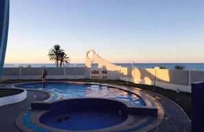 Piscine extérieure (ouverte en saison)