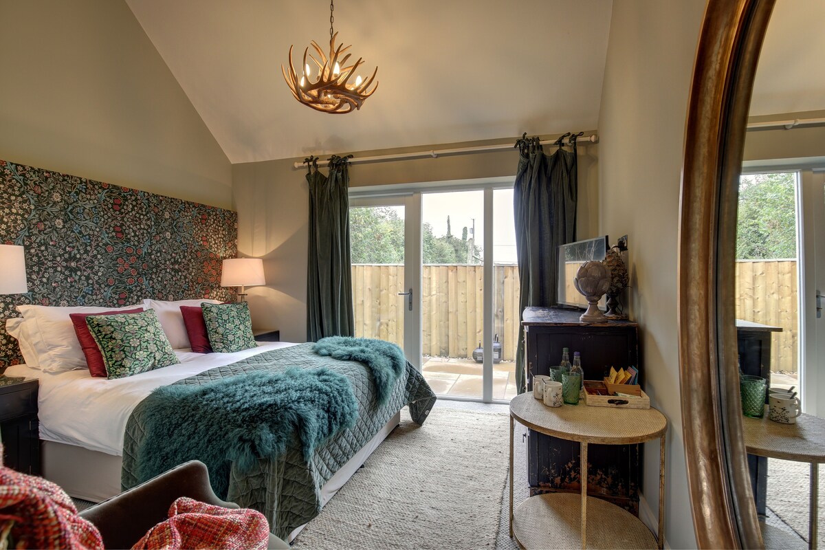 Double or Twin Room, Courtyard View, Ground Floor (The Pasture) | Iron/ironing board, bed sheets