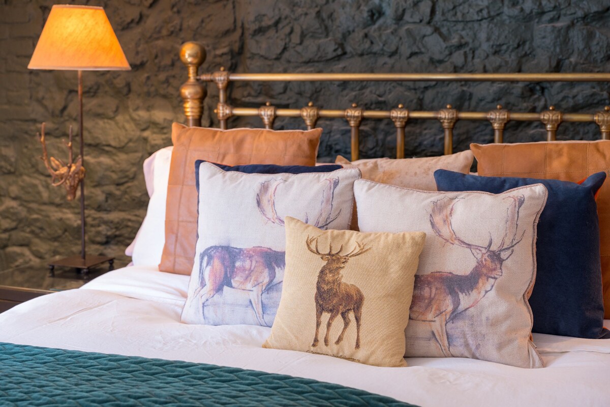 Luxury Double Room (Brockmans) | Iron/ironing board, bed sheets