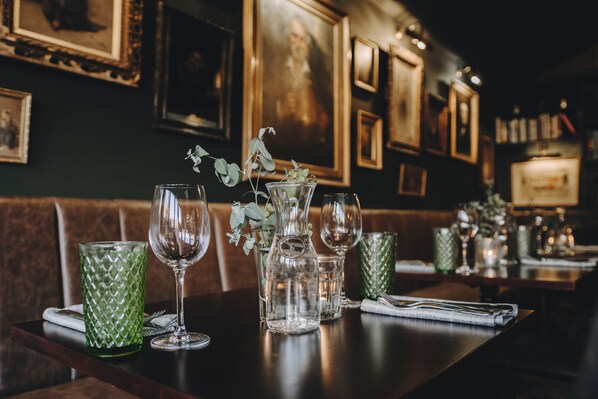 供应午餐和晚餐