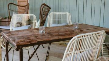 Lunch and dinner served