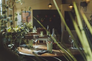 Lunch and dinner served - The Gin Trap Inn (Hunstanton)