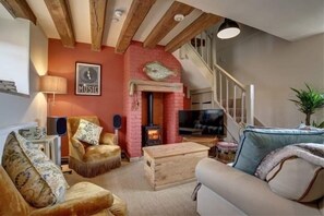 村舍 (The Brewhouse) | 客厅 | 32-英寸智能电视 （配备数码频道）、电视