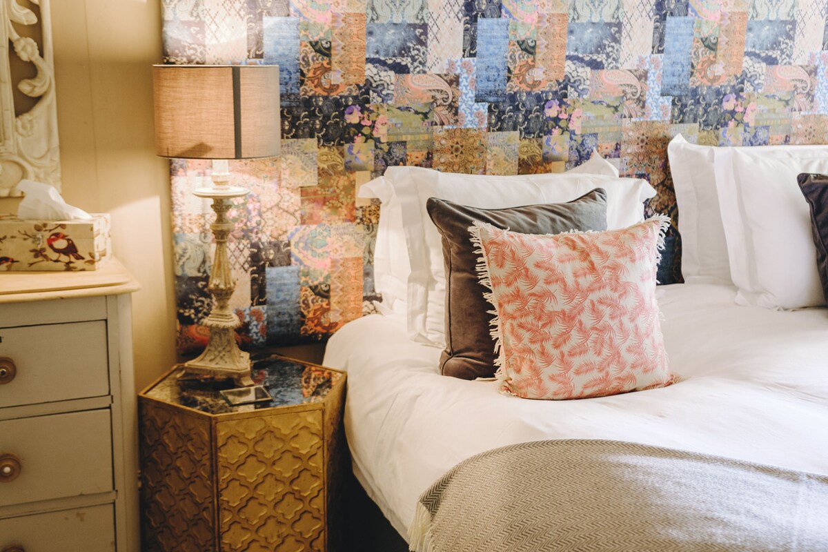 Double or Twin Room (Bloom) | Iron/ironing board, bed sheets