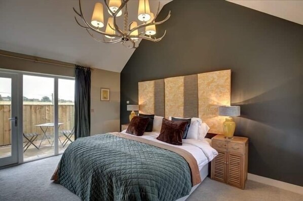 مكواة/لوح كي وملاءات أسرّة