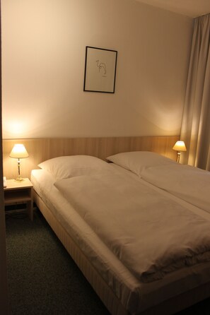 Desk, soundproofing, iron/ironing board, free WiFi - Hotel Occam (Munich)