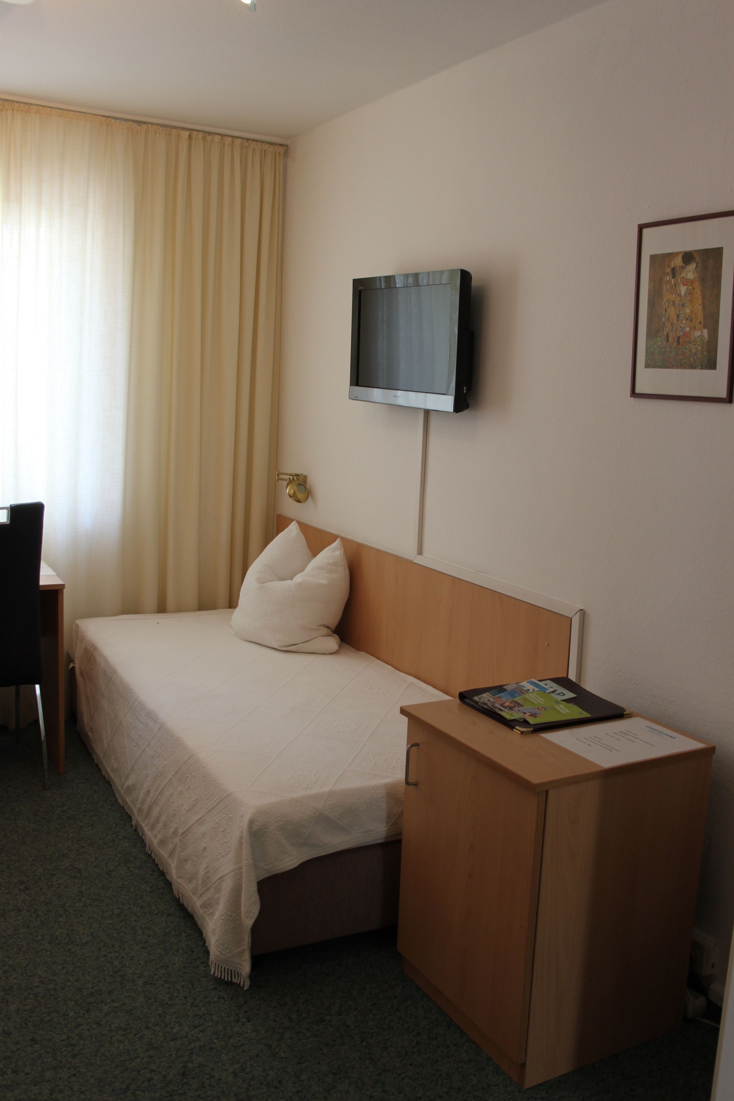 standard single room | desk, soundproofing, iron/ironing board, free wifi