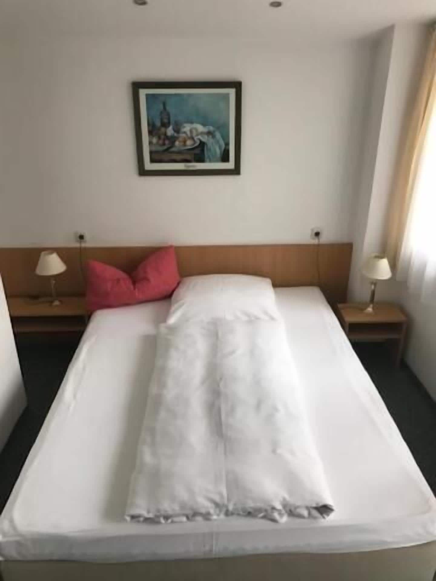 standard double room | desk, soundproofing, iron/ironing board, free wifi