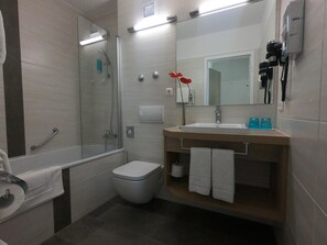 Free toiletries, hair dryer, towels - Hotel Amenity München (Munich)