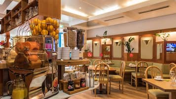 Daily buffet breakfast (EUR 17.5 per person)