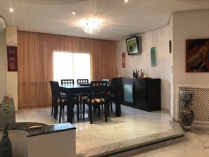 In-room dining - Villa Golf (Monastir)