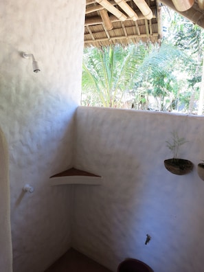 Douche, serviettes fournies